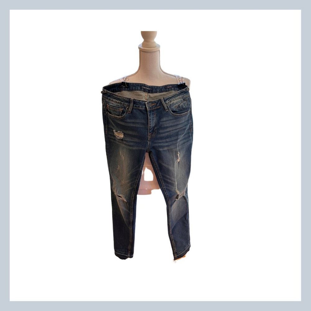 Vigoss chelsea skinny jeans. Distressed. Waist 29 Length 28.